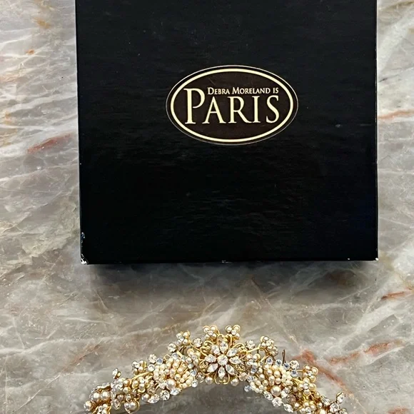 Beautiful bridal veil comb by Paris in original box display picture 1